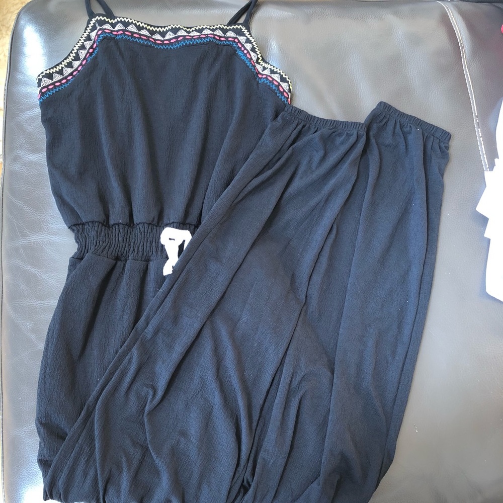 Nowadays girls knit jumpsuit with E